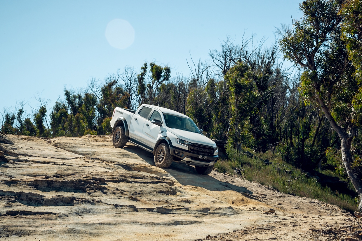 Các Công Nghệ Của Ford Hỗ Trợ Việc Di Chuyển Trên Địa Hình Núi Hiểm Trở 