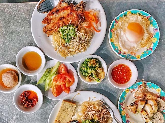 Quán ăn đêm nườm nượp khách ở thành phố "không bao giờ ngủ"