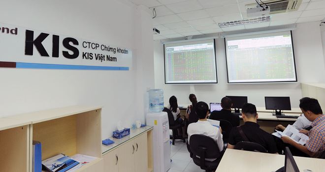 Ồ ạt tăng vốn: Công ty chứng khoán ngoại chuẩn bị 'lấn sàn'