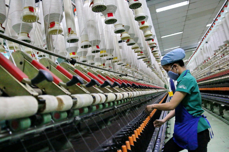 Năm 2020: Ngành dệt may Việt Nam vừa sản xuất vừa nghe ngóng chiến tranh thương mại