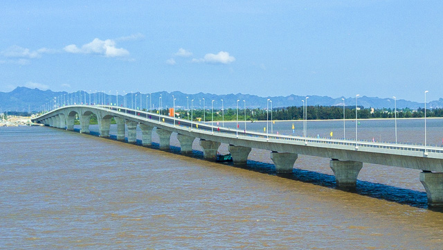 Tăng trưởng kinh tế và ‘cú hích’ từ hạ tầng