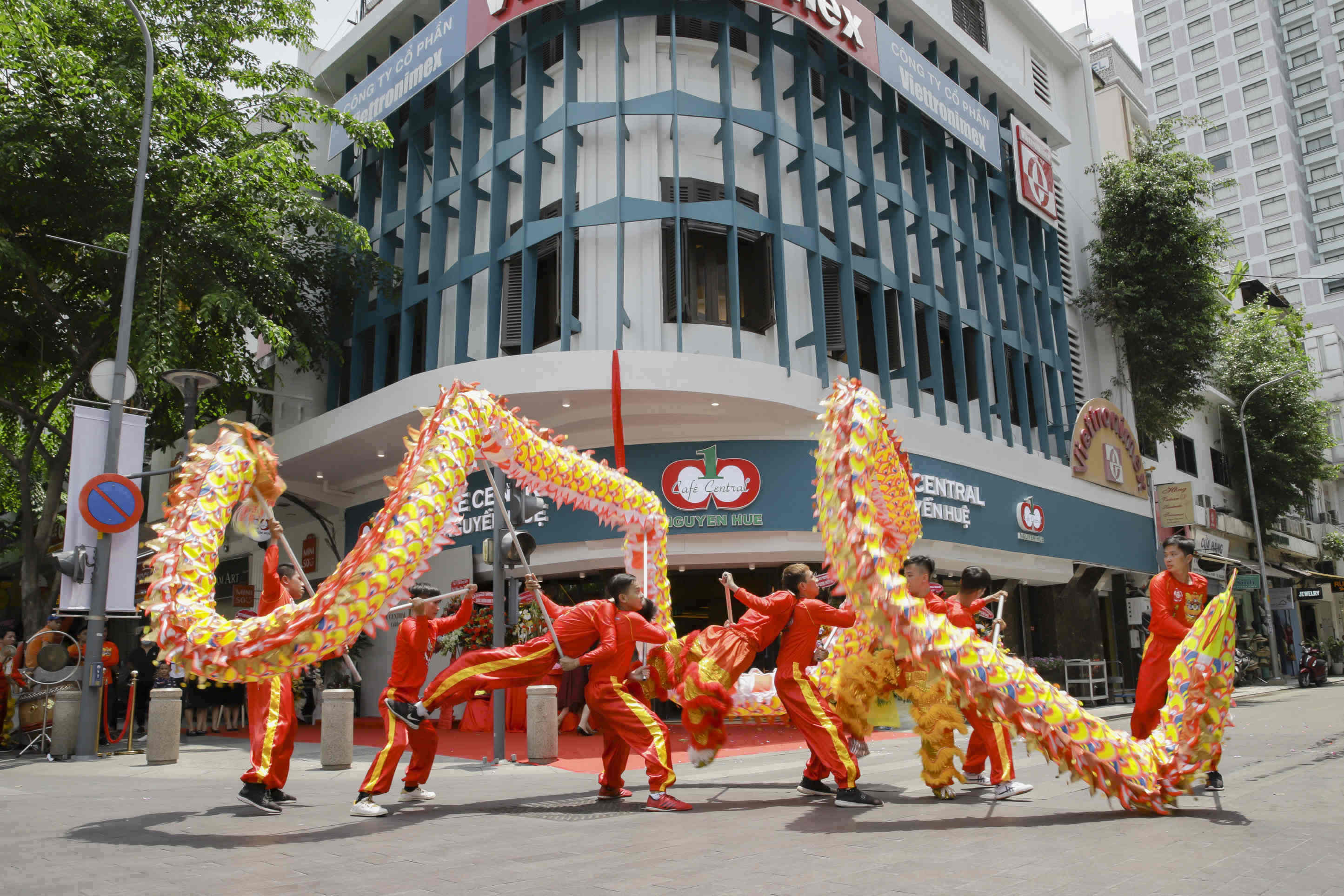 Café Central Nguyễn Huệ khai trương địa điểm mới