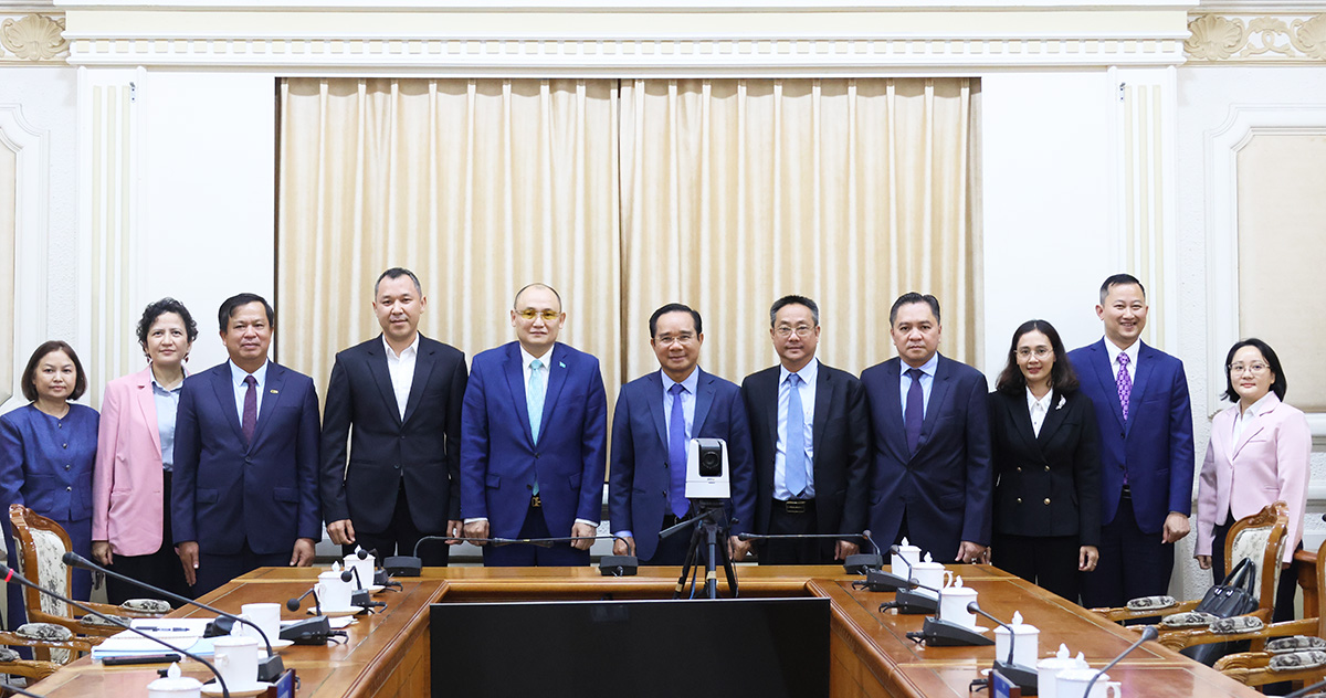 TP.Hồ Chí Minh và Kazakhstan tăng cường hợp tác du lịch, hàng không và thương mại