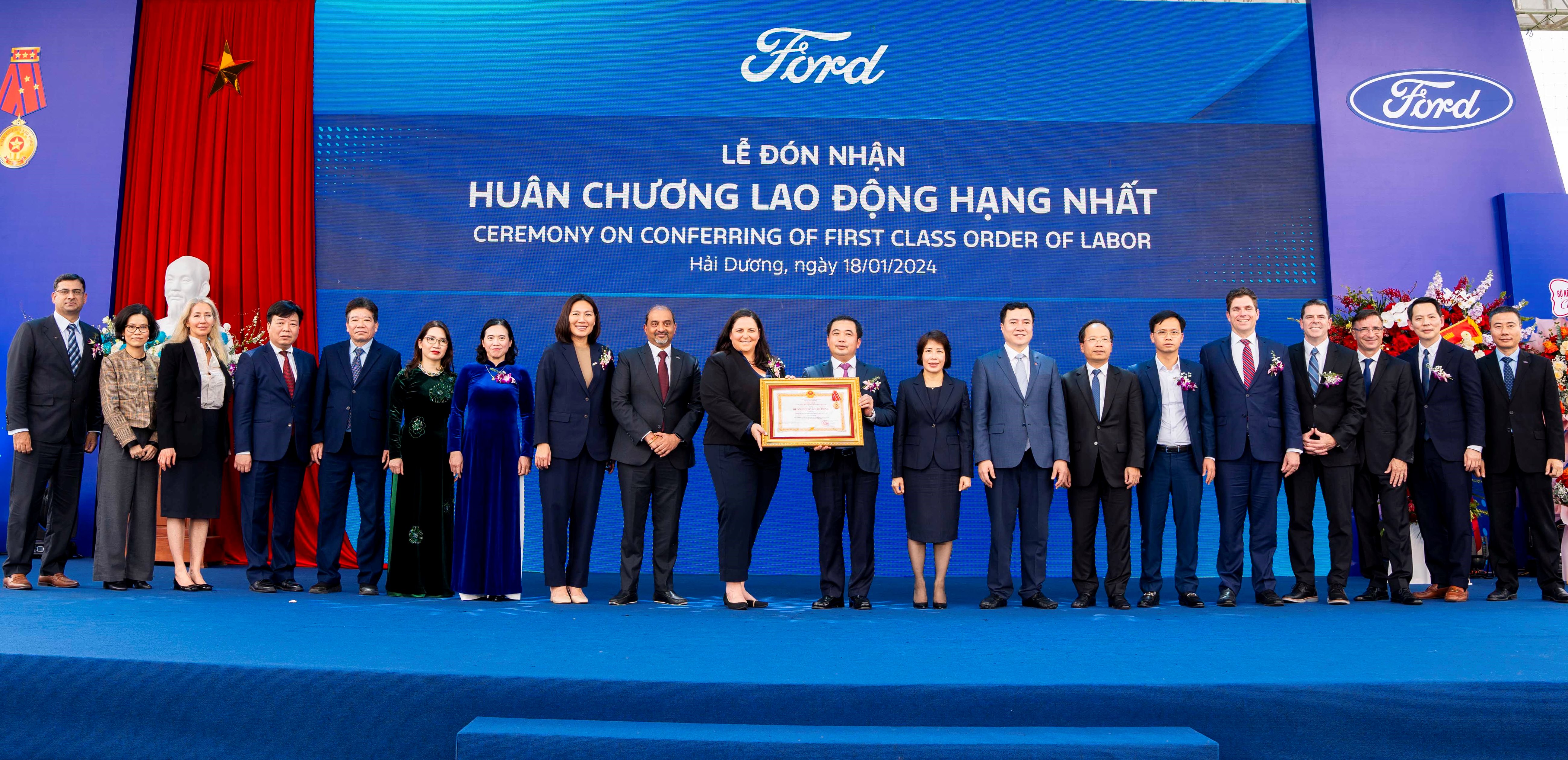 Ford Việt Nam Đón Nhận Huân Chương Lao Động Hạng Nhất