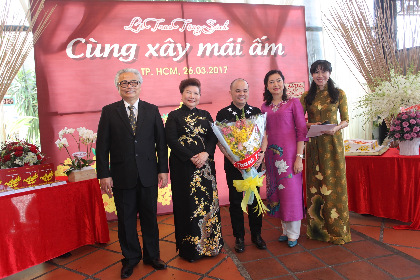 Chuyên gia tâm lý Lý Thị Mai ra mắt bộ sách CÙNG XÂY TỔ ẤM