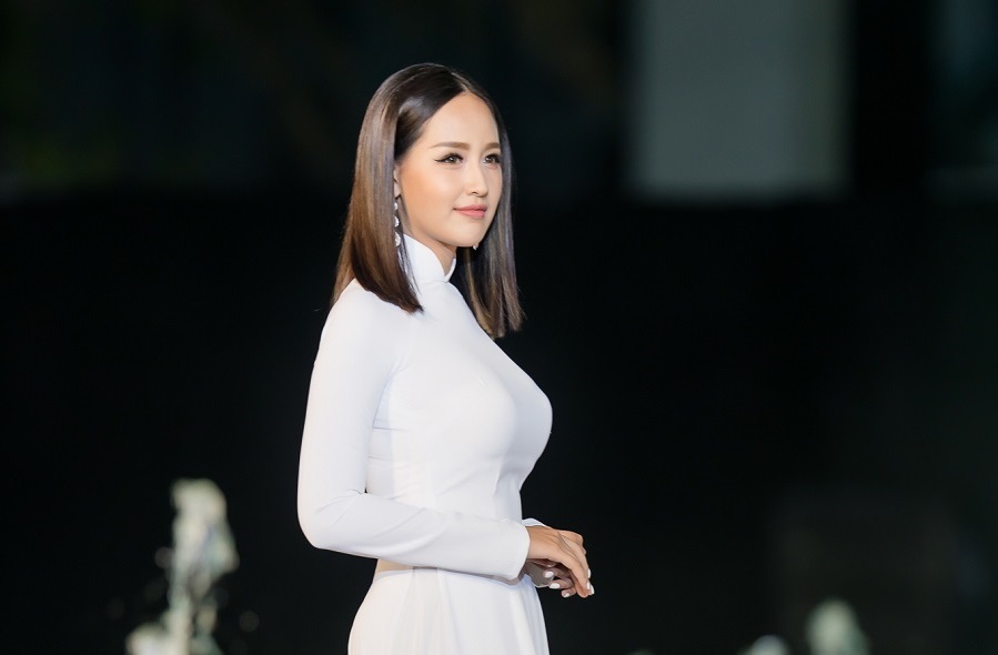Ảnh áo dài xuân thì bị la ó của Mai Phương Thúy bán được hàng trăm triệu đồng