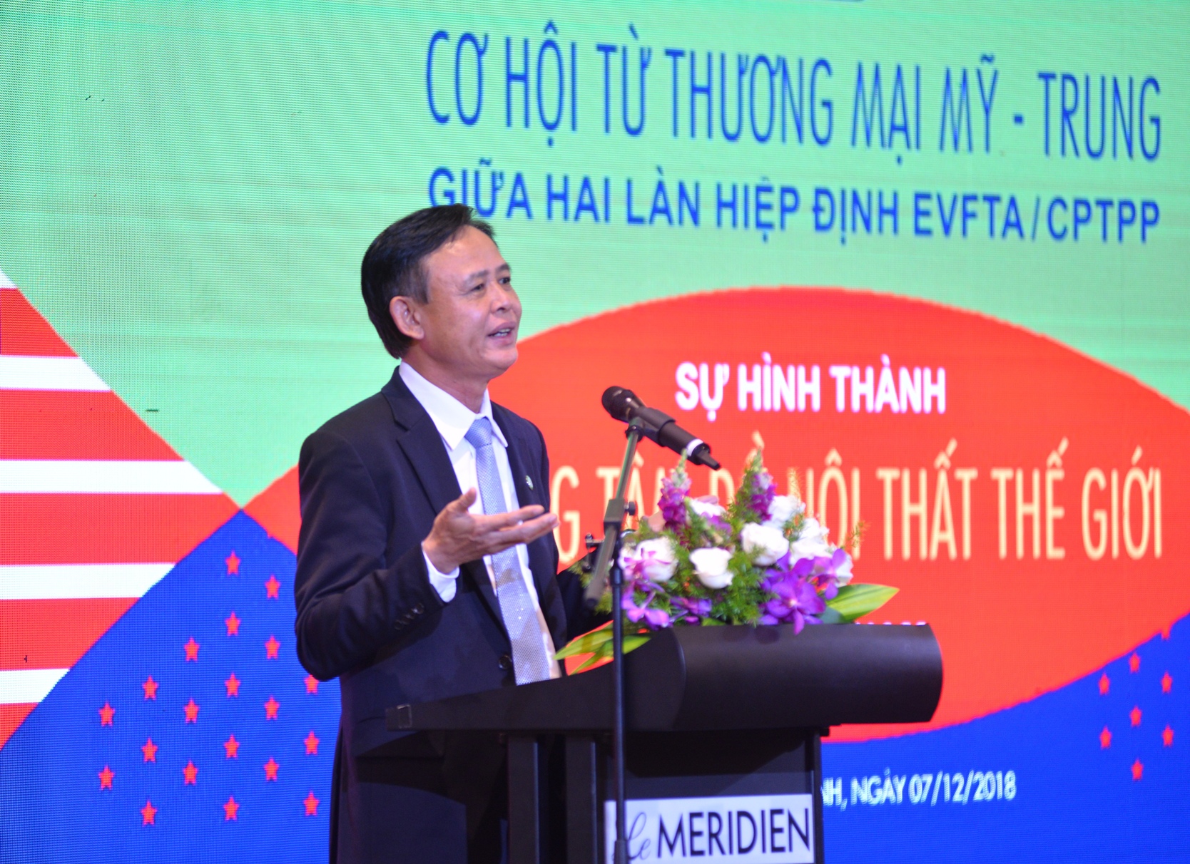 Khi cơ hội tiềm ẩn rủi ro và thách thức mở ra cơ hội