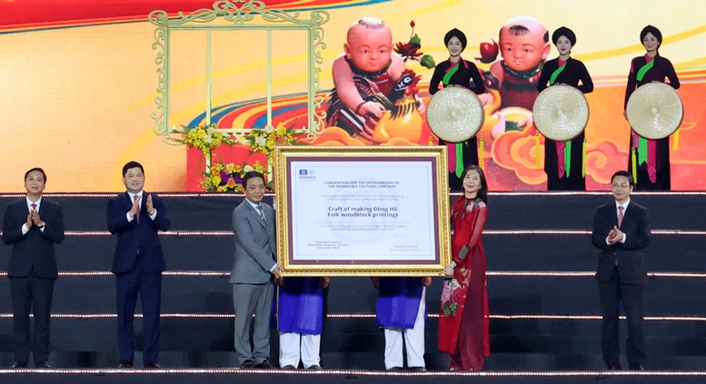 Đón nhận Bằng của UNESCO ghi danh Nghề làm tranh dân gian Đông Hồ và công bố Quần thể di tích và danh thắng Yên Tử - Vĩnh Nghiêm - Côn Sơn - Kiếp Bạc là Di sản văn hóa thế giới