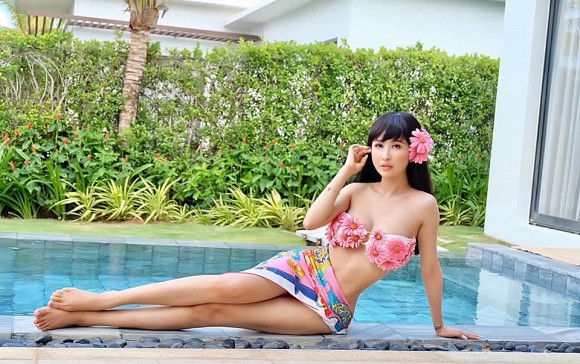 Dàn hot girl Việt lấy hoa làm nội y, mốt được vợ hai Minh Nhựa lăng xê từ lâu
