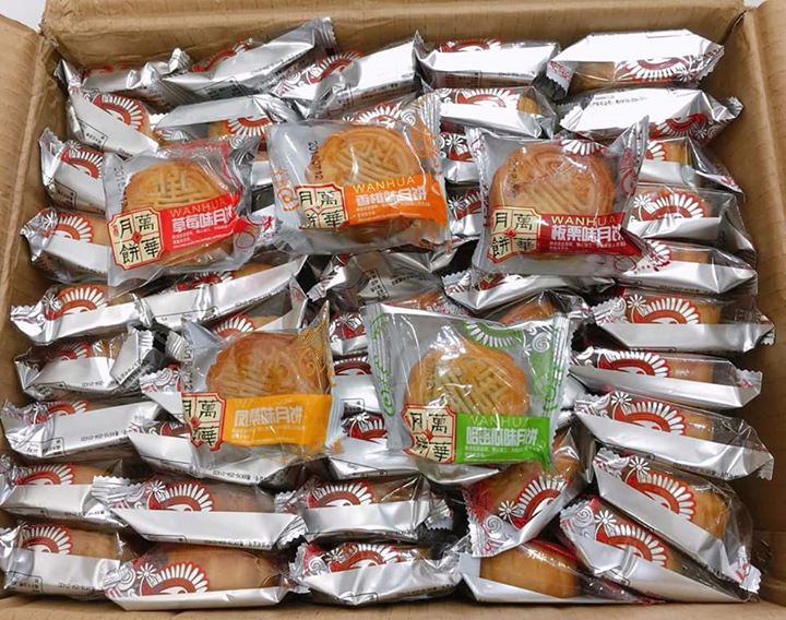 Bánh trung thu Trung Quốc tràn ngập, giá chỉ 2.500 đồng/cái