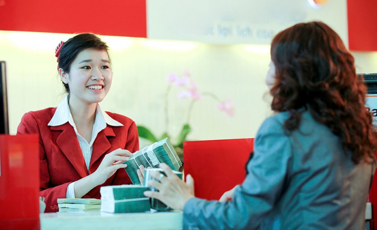 Chuyên gia kinh tế: "Ngân hàng không thể cho vay bao cấp được"