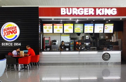 Thị trường Fastfood Việt: Trâu chậm đang uống nước đục?