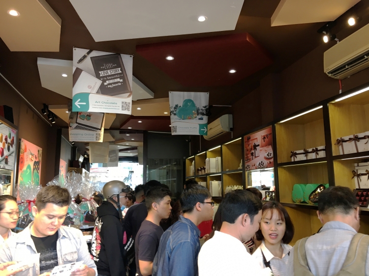 Dân buôn chocolate lãi đậm nhờ giới trẻ mạnh tay chi tiền trong ngày lễ tình nhân