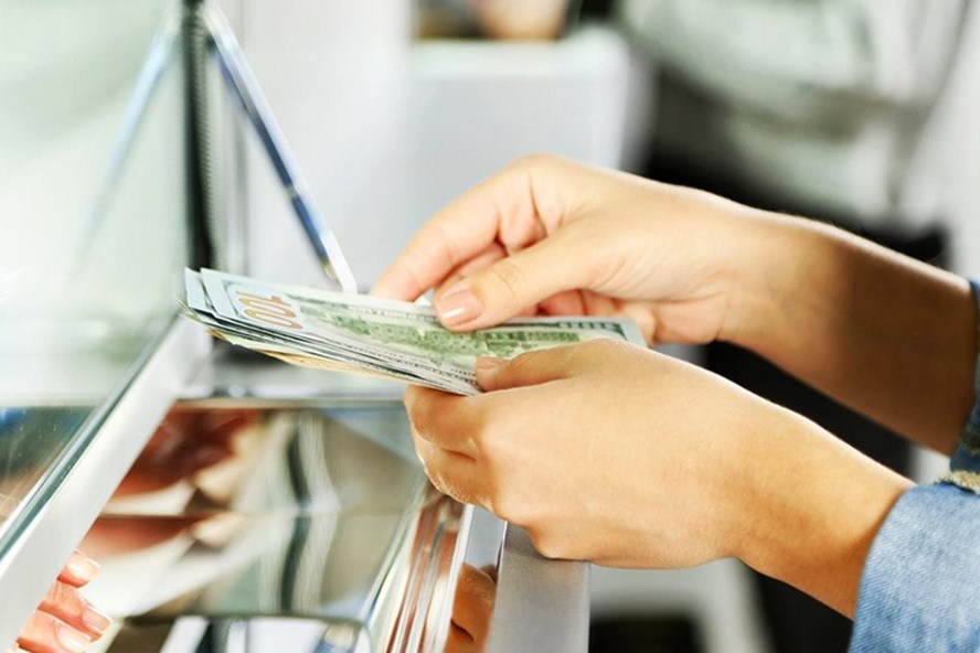 TP.HCM: Mua bán USD tại các cửa hàng vàng vẫn tấp nập, công khai