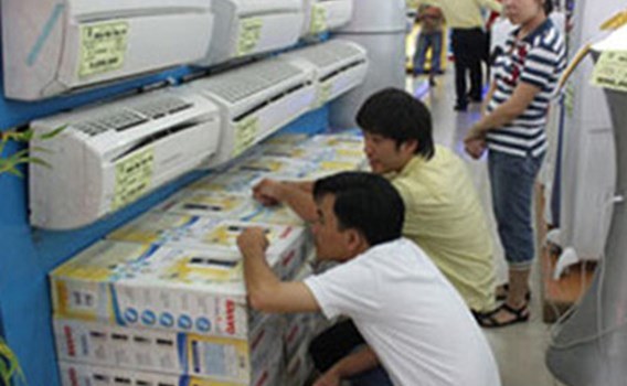 Thị trường TP HCM “nóng” với hàng điện lạnh