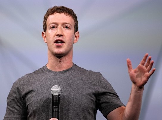CEO của năm: Mark Parker trượt dài, Mark Zuckerberg lên thế chỗ