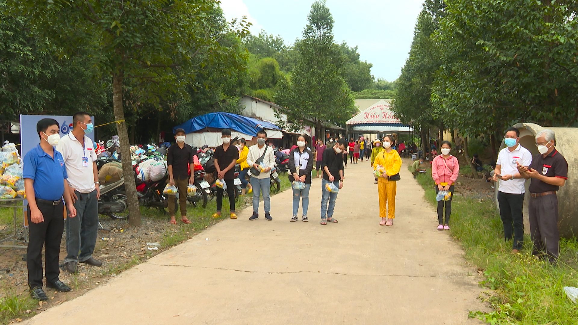 “Trợ sức” hàng chục nghìn người về quê tránh dịch 