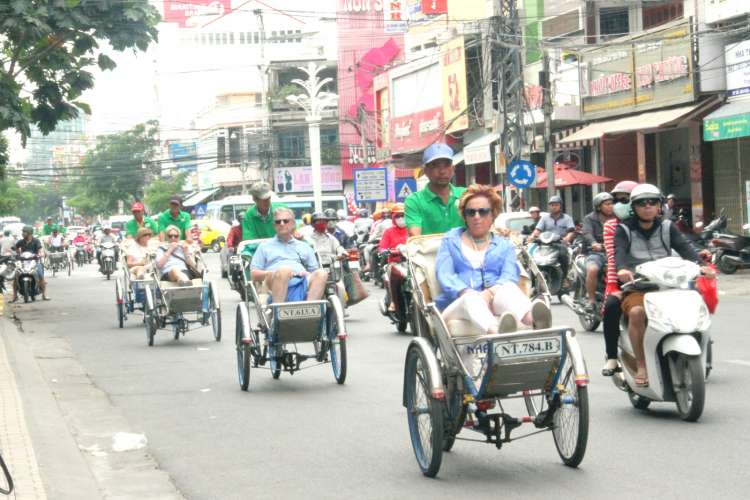 Việt Nam đón gần 13 triệu du khách quốc tế