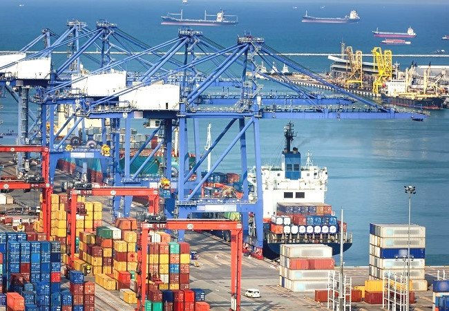 Việt Nam xuất siêu kỷ lục trong 11 tháng năm 2020
