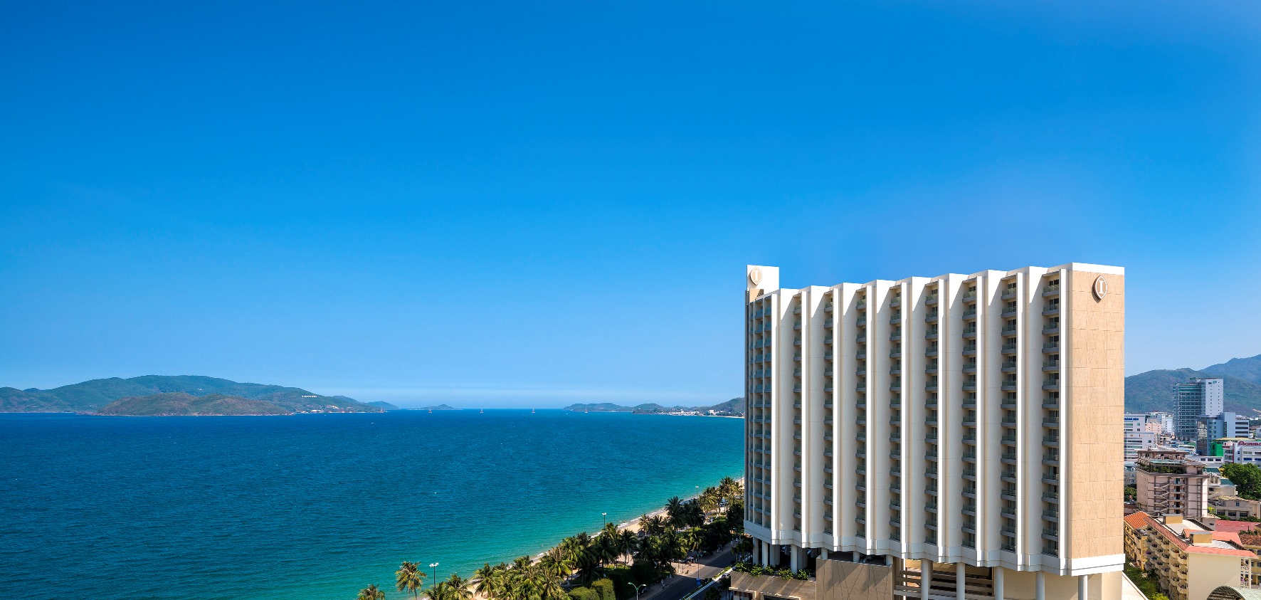 INTERCONTINENTAL Nha Trang đón nhận 2 danh hiệu mới