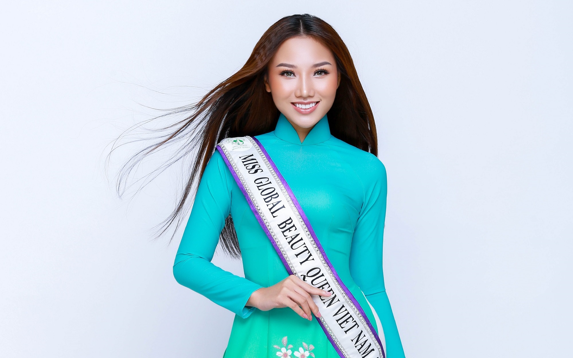 Hoàng Thu Thảo đăng quang Miss Global Beauty Queen 2017  