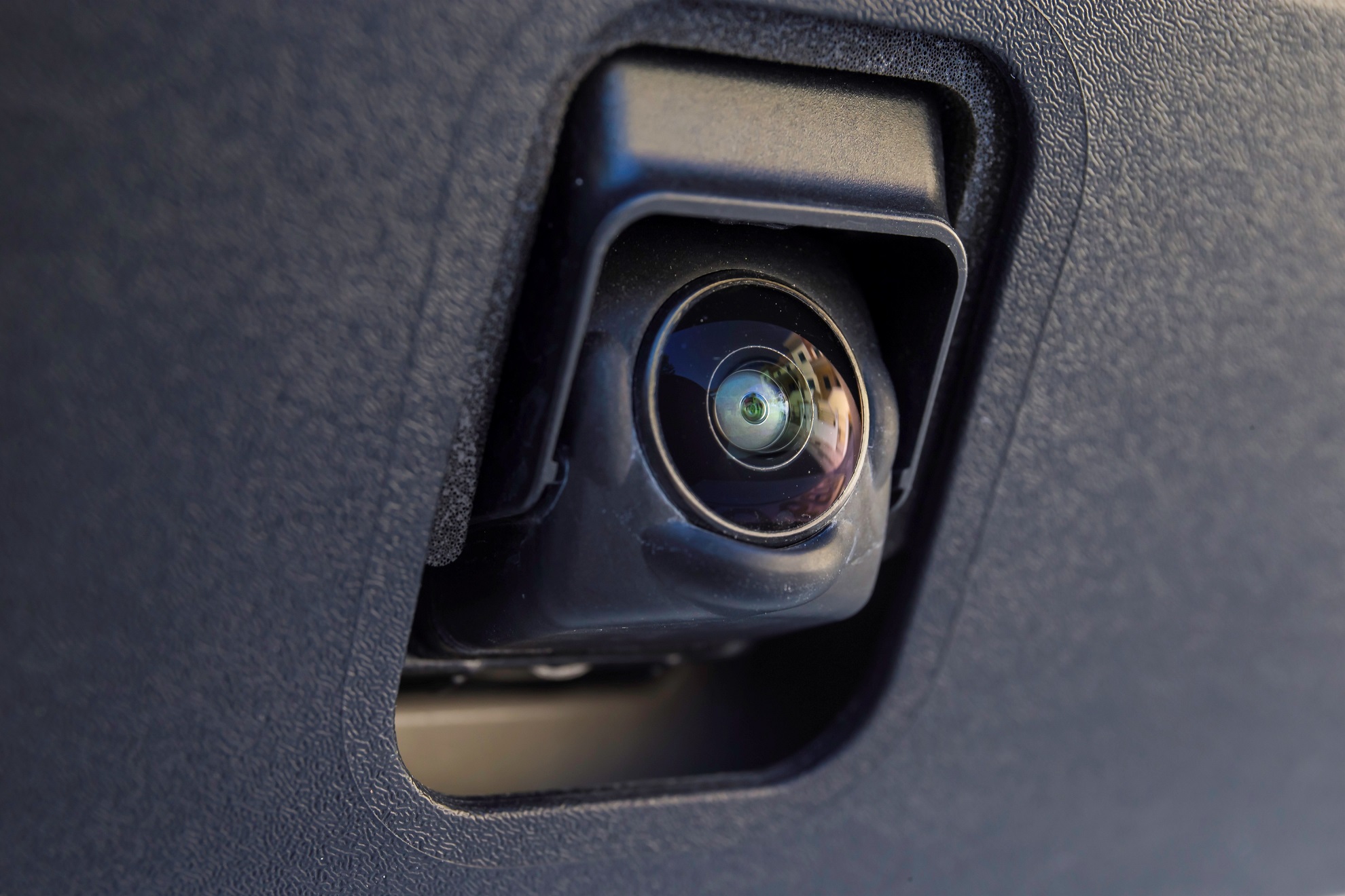 Nissan bán camera xe hơi hàng đầu Châu Âu