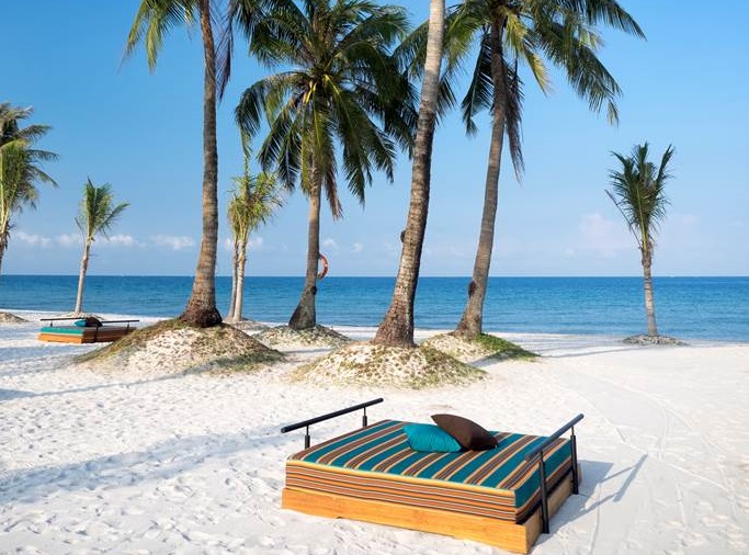 Sol Beach House Phú Quốc ra mắt câu lạc bộ bãi biển đầu tiên 