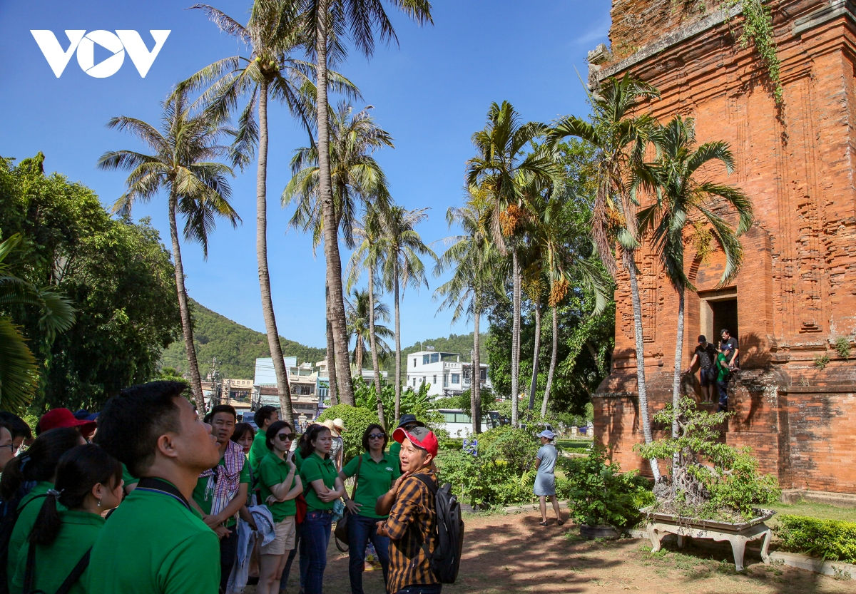 Khách sạn, resort vượt bão Covid: Khách nội địa là 'phao cứu sinh'