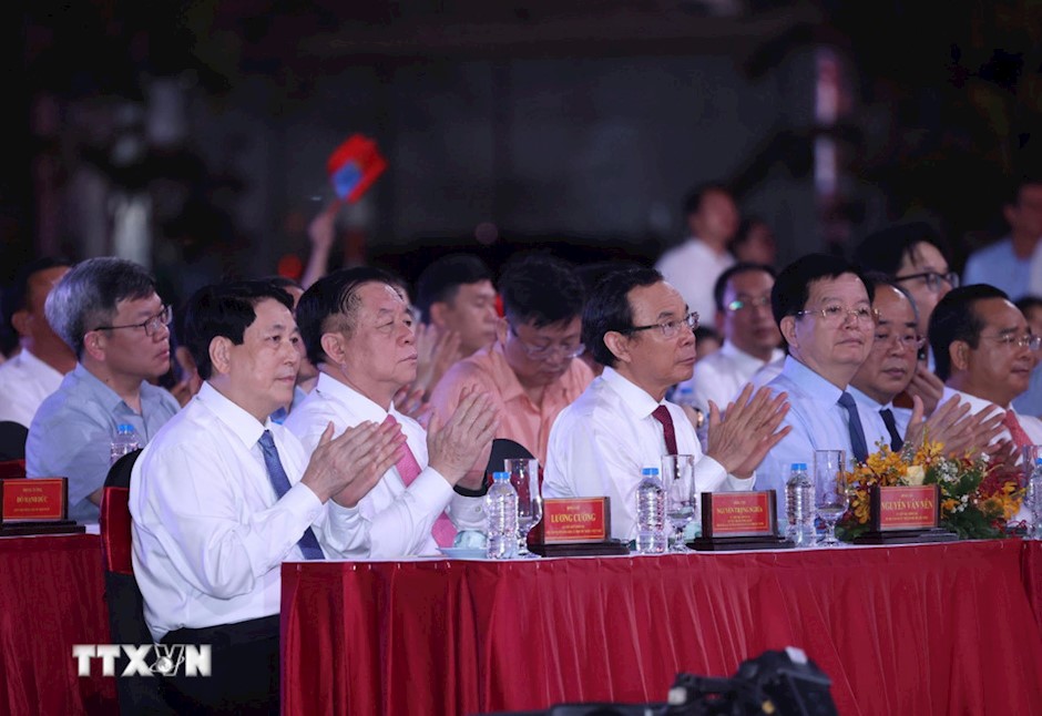 Chương trình “Vang mãi khúc khải hoàn” kỷ niệm 50 năm Ngày Giải phóng miền Nam, thống nhất đất nước