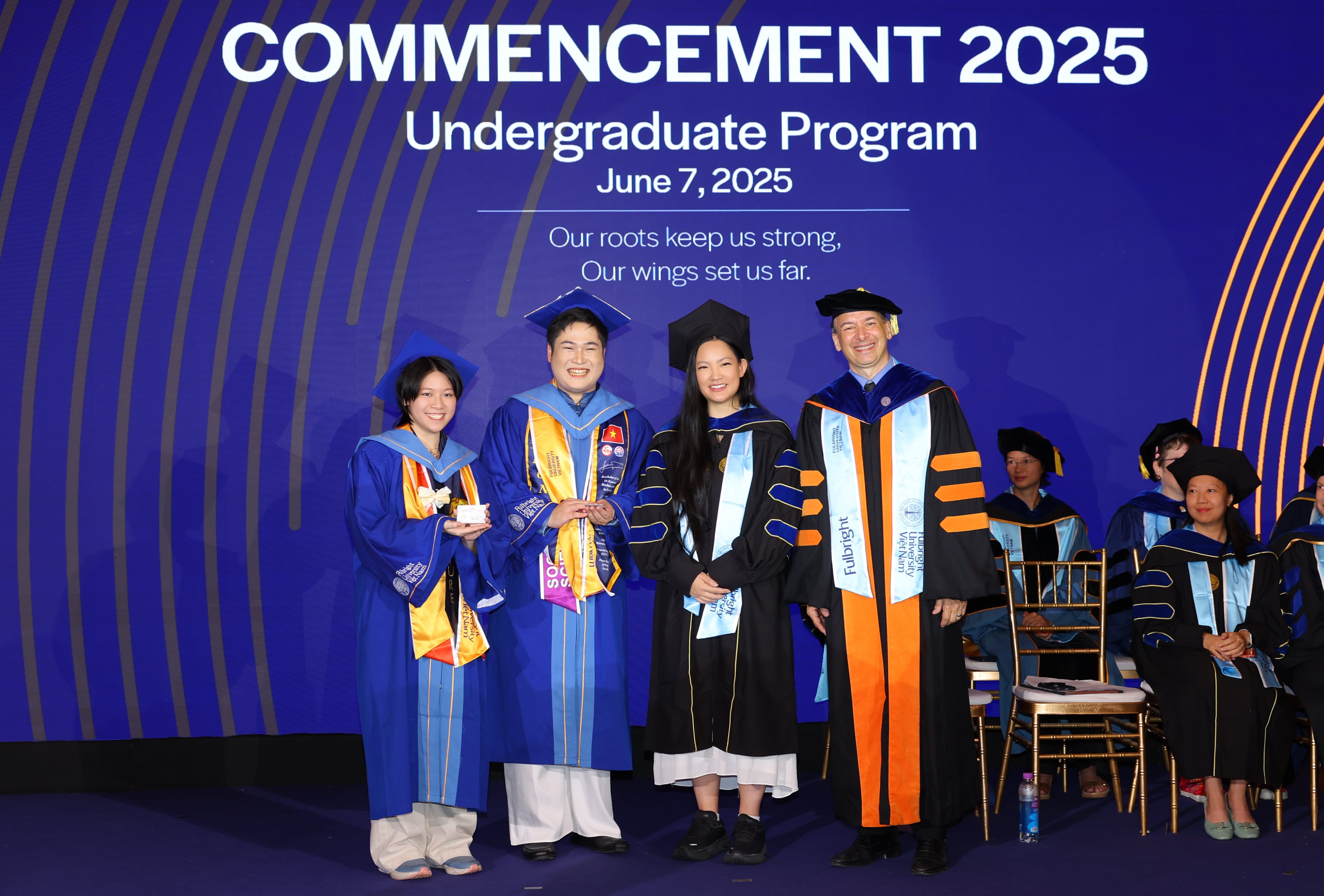 Đại học Fulbright Việt Nam trao bằng tốt nghiệp cho 180 Tân Cử nhân