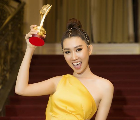 Để quên món đồ trị giá chục triệu, bảo sao "Hân Hoa hậu" không bị mất túi tại Mai Vàng!