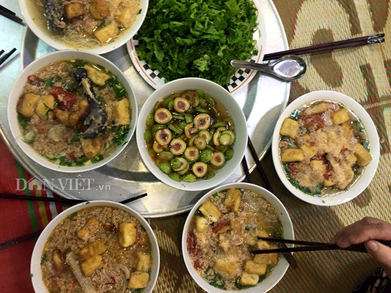 Món bún riêu cua giò heo đậm vị miền Tây
