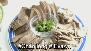 Chẳng ai có thể cưỡng lại bát cháo lòng nóng hổi này!