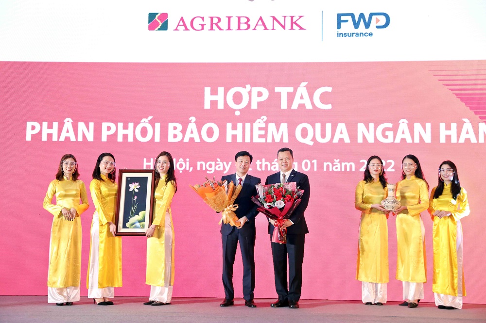 FWD Việt Nam triển khai hợp tác phân phối bảo hiểm qua ngân hàng 