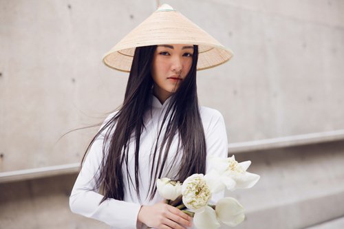 "Nữ thần xứ Huế" vào showbiz phù hoa vẫn gội thứ nước gợi cả trời ký ức