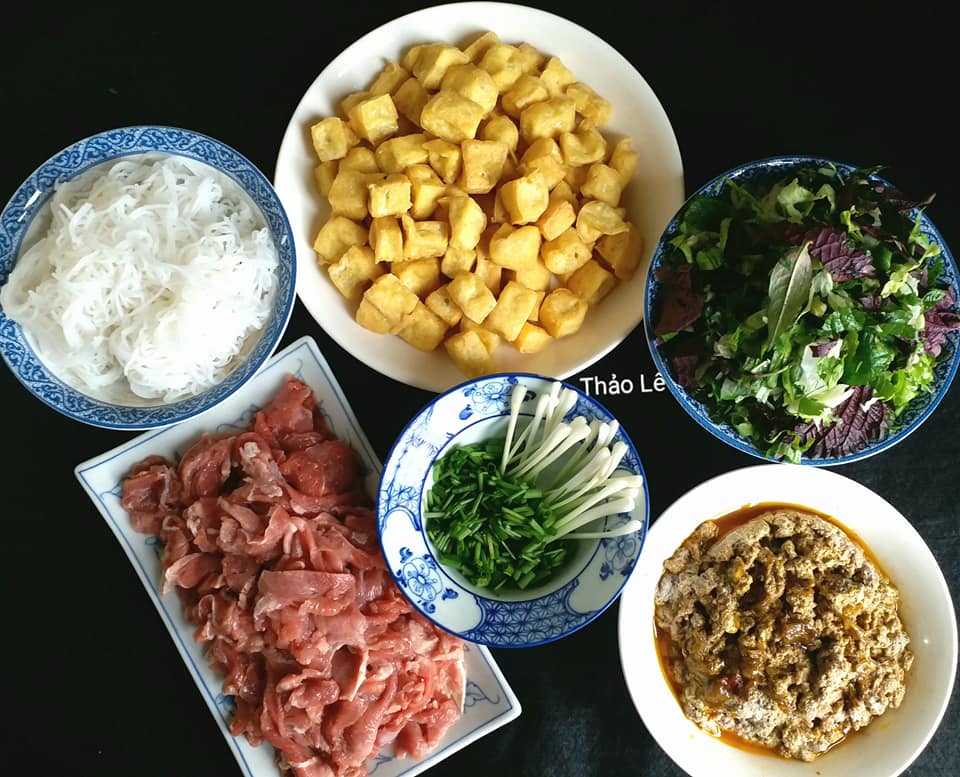 Cuối tuần chiêu đãi cả nhà bún riêu cua bắp bò hấp dẫn hơn ngoài hàng