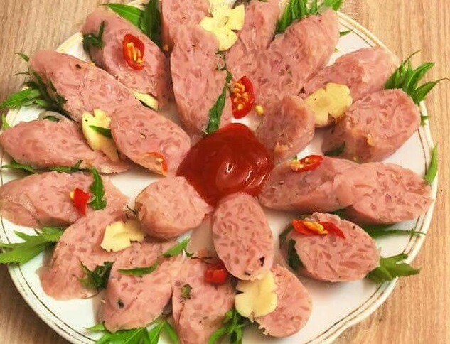 Tự gói nem chua để cuối tuần này có món nhậu hấp dẫn cho cả nhà