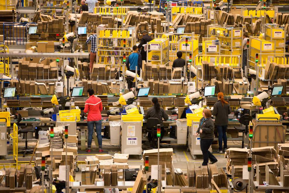 Theo sau Apple, Amazon trở thành công ty thứ hai đạt cột mốc 1000 tỷ USD
