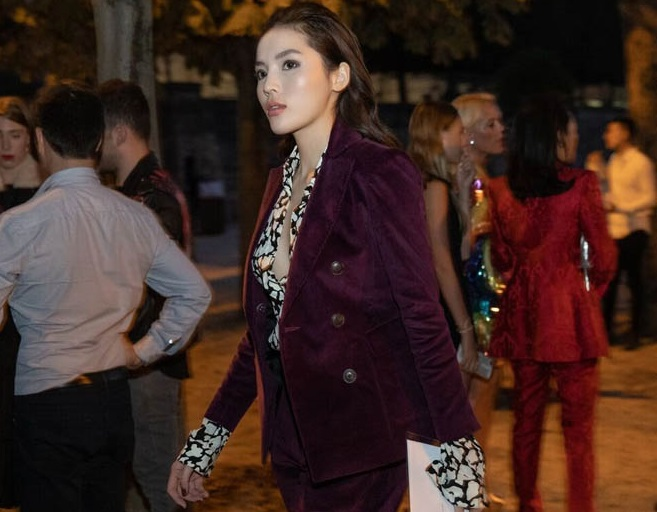 Kỳ Duyên đọ sắc "ma nữ đẹp nhất Thái Lan" ở Tuần thời trang Paris