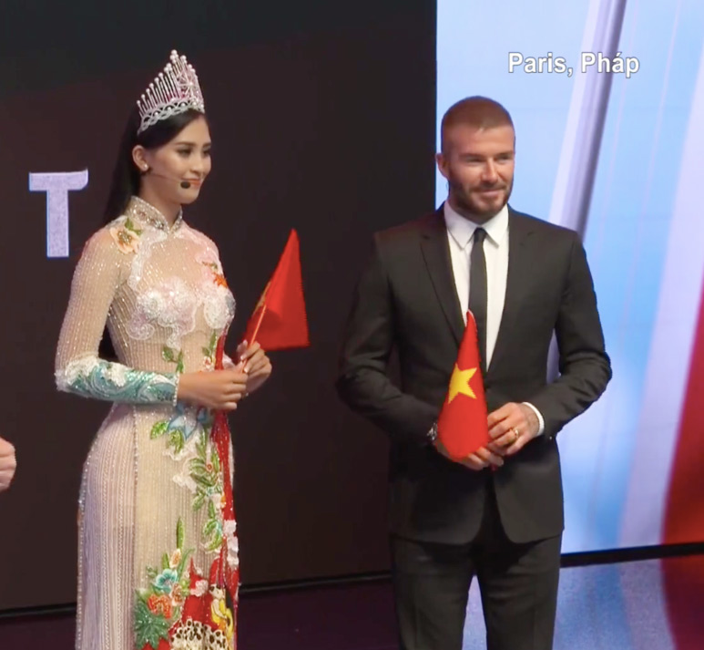 Hoa hậu Tiểu Vy mặc áo dài trong suốt bên David Beckham