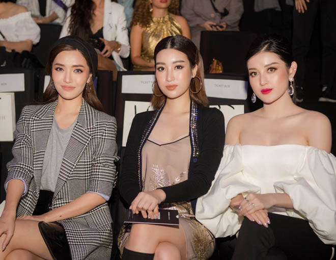 Huyền My mặc áo trễ ngực ở Tuần lễ thời trang