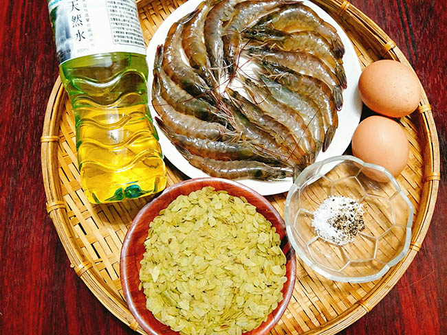 Tôm bọc cốm chiên thơm lừng, níu giữ chút hương thu