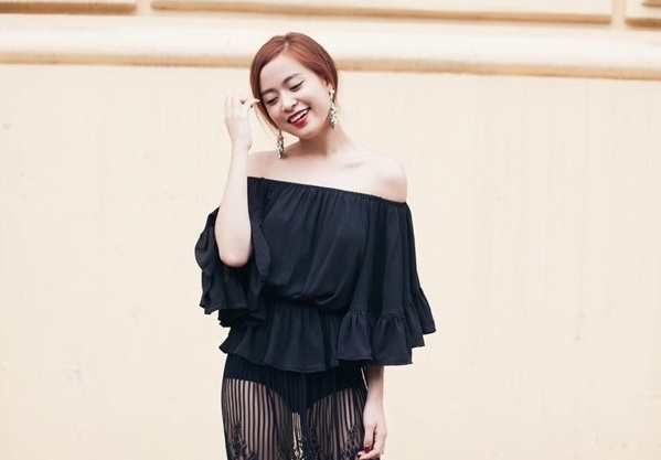 Những váy áo xuyên thấu khác thường đầy táo bạo của Hoàng Thùy Linh