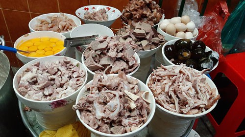 Quán cháo sườn 'không ngủ' gần nửa thế kỷ