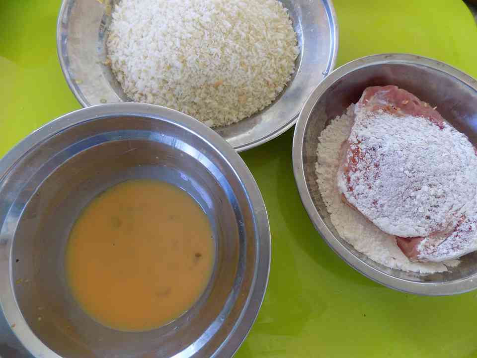 Làm ngay thịt heo chiên xù thơm phức, bé ăn không chừa miếng nào