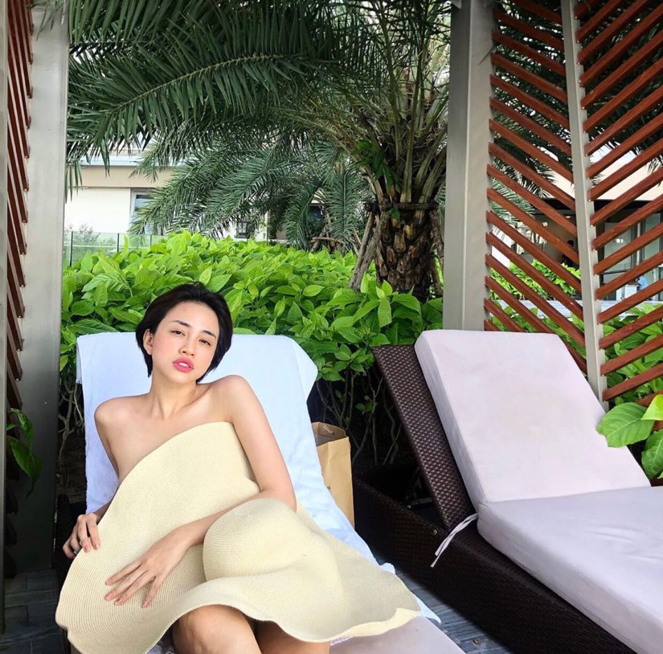 Sự thật sau bức hình lấy mũ che thân của 'nữ hoàng sexy The Face Việt'