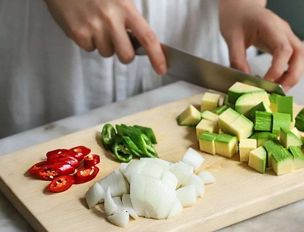 Học người Hàn nấu món canh thịt, không ngờ cả nhà mê tít
