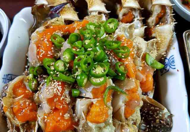 Đặc sản 'sống sít' cua ngâm nước tương: Không phải ai cũng dám thử