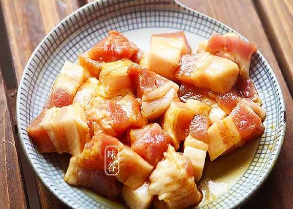 Thịt lợn nấu kiểu này chồng con ăn đến giọt nước sốt cuối cùng