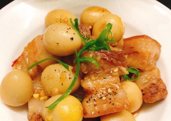 Thịt kho trứng cút ai cũng biết, nhưng nấu sao cho ngon thì cần có 'bí quyết' này